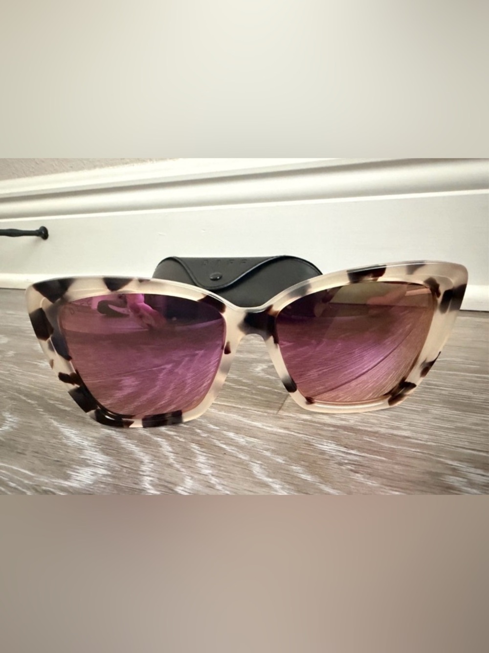 DIFF Becky II CT-PK 30 Cream Tortoiseshell Cat-Eye Sunglasses with Pink Lenses